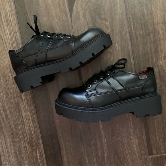 Mudd Shoes - Mudd Y2K Donnie Black Smooth Platform Shoes Sz 8.5